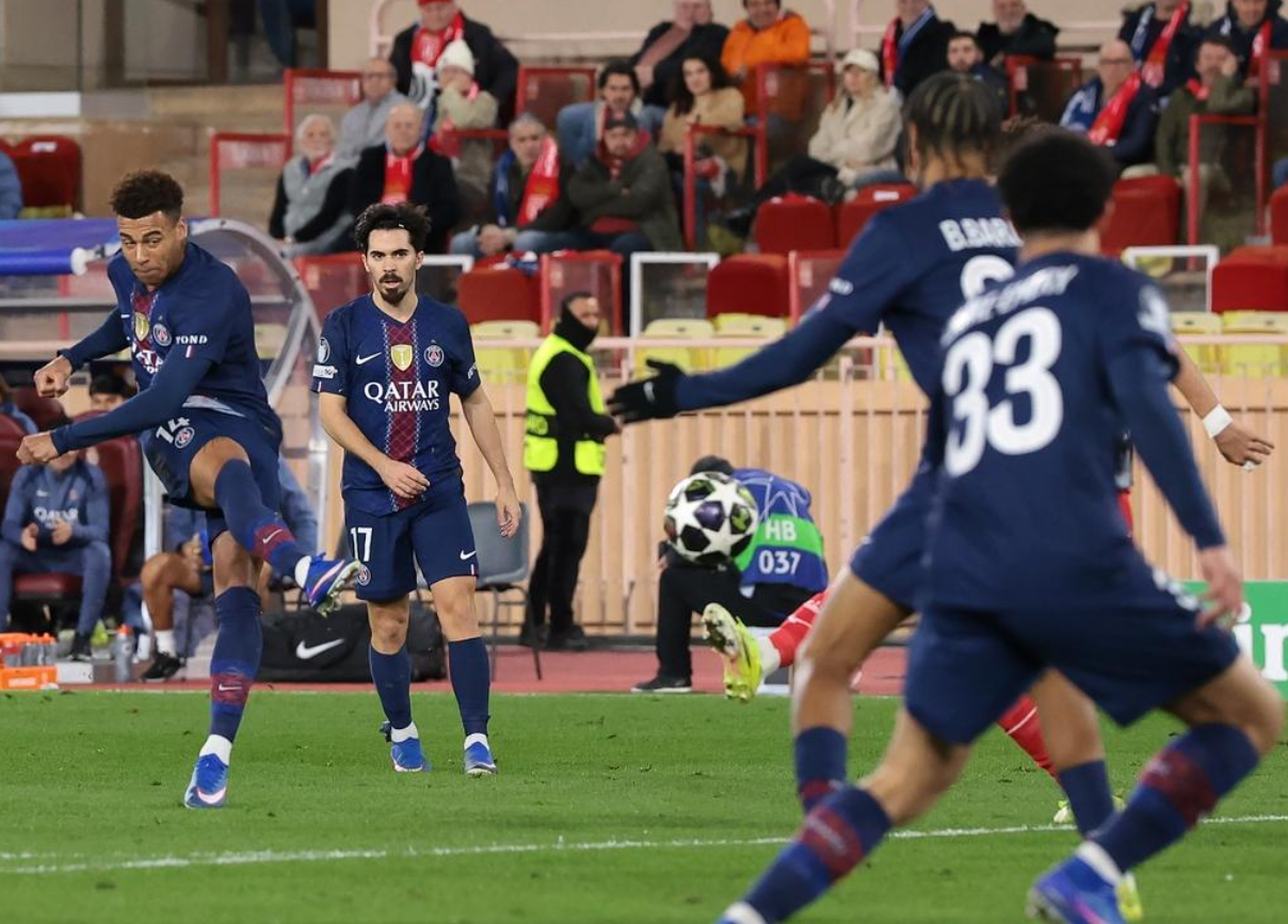 世界杯官网指南-欧冠神剧情！卫冕冠军让二追三，20岁天才全场最佳：梅开二度